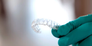 MK Aligners Tedavisinde Dislerin Hareketini Etkileyen Faktorler