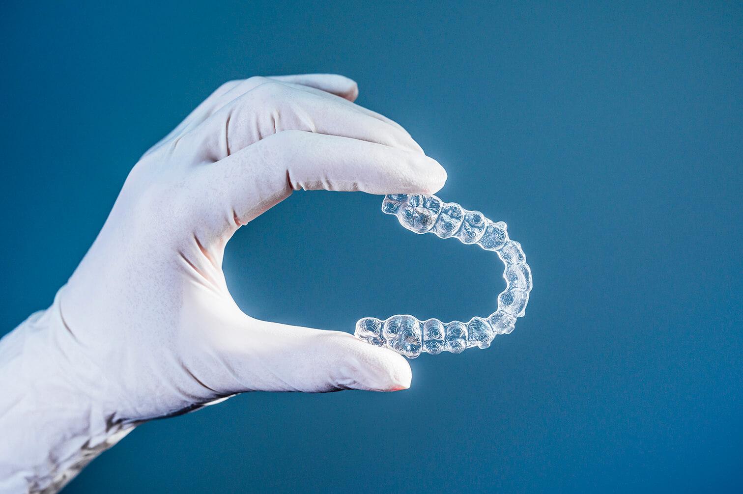 MK Aligners mi Yoksa Geleneksel Dis Telleri mi